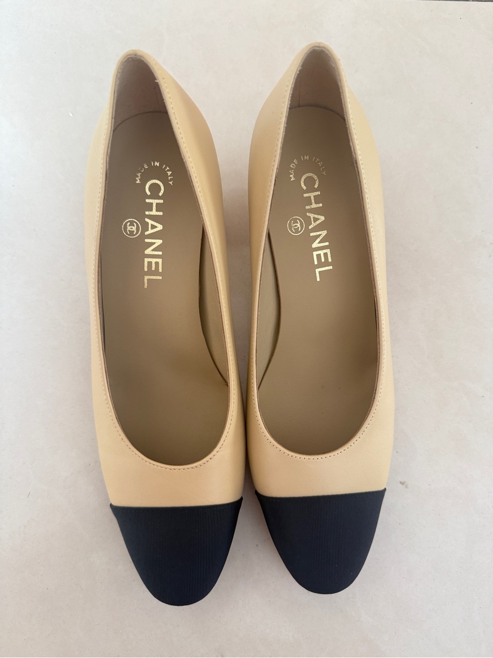 CHANEL Beige and Black Cap-Toe Ballet Flats